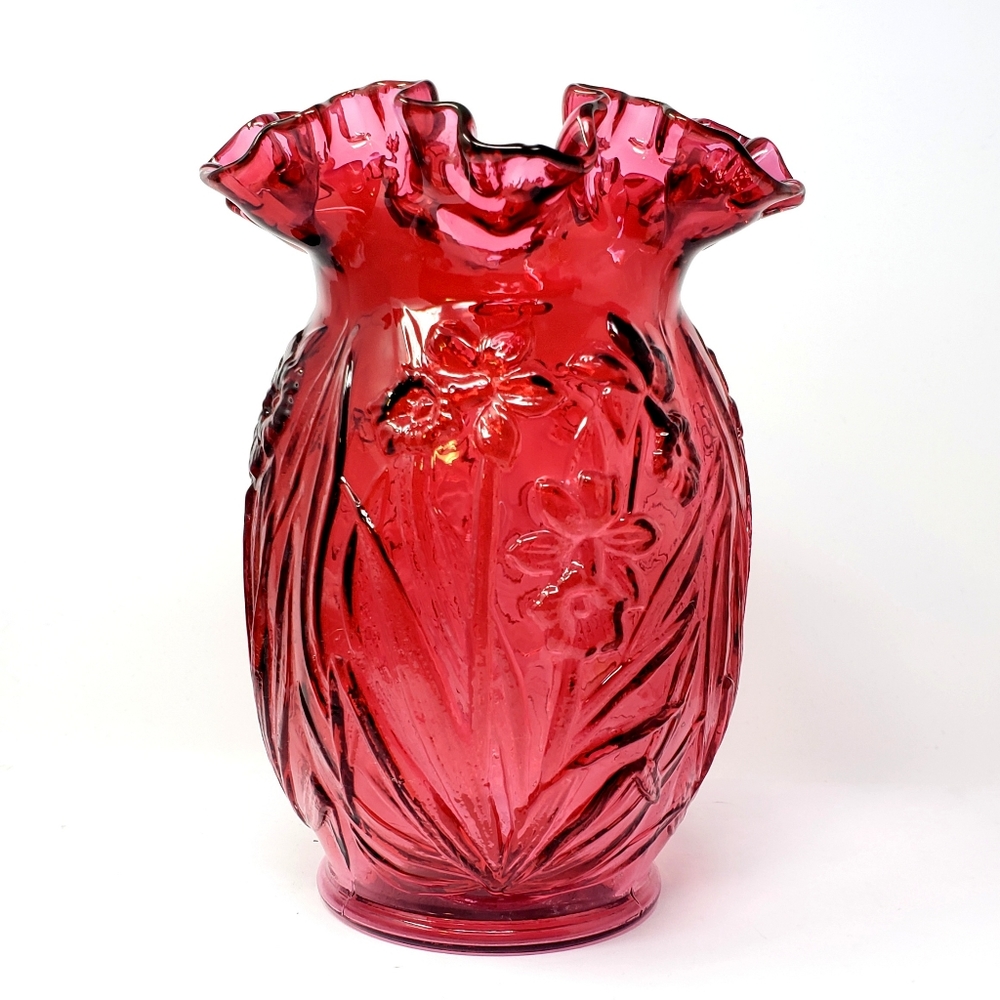 1980s Fenton Pink Art Glass Daffodil Vase